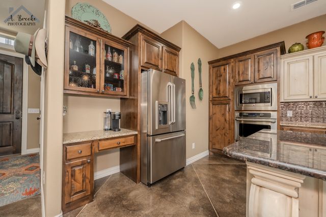 9118 Hall, Iowa Park, TX 76367