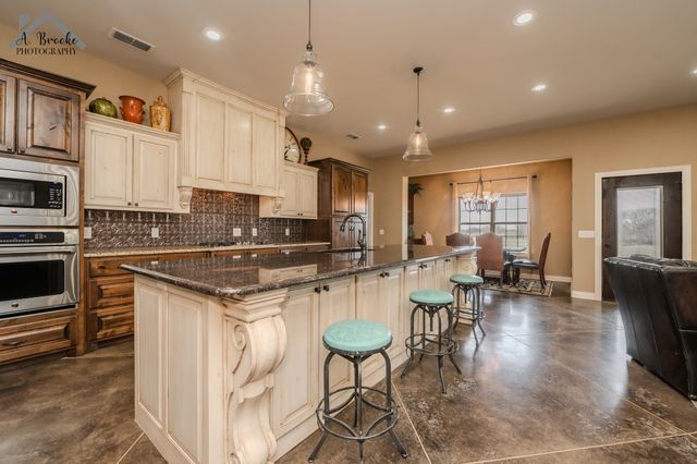 9118 Hall, Iowa Park, TX 76367