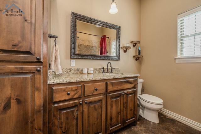 9118 Hall, Iowa Park, TX 76367