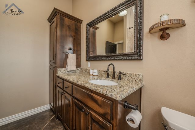 9118 Hall, Iowa Park, TX 76367