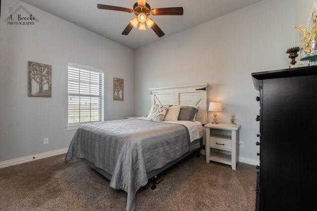 9118 Hall, Iowa Park, TX 76367