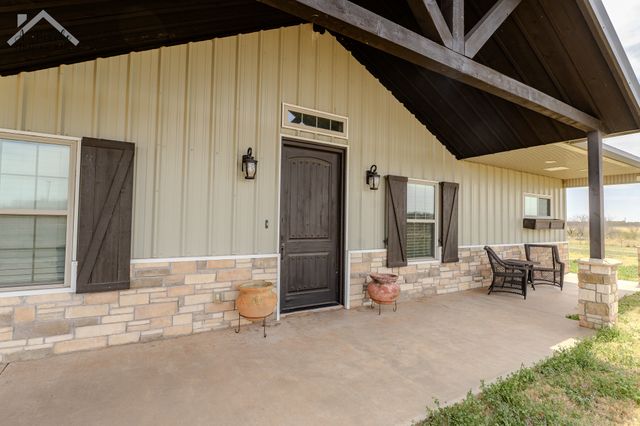 9118 Hall, Iowa Park, TX 76367