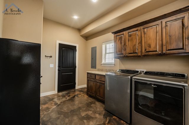 9118 Hall, Iowa Park, TX 76367