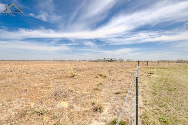9118 Hall, Iowa Park, TX 76367
