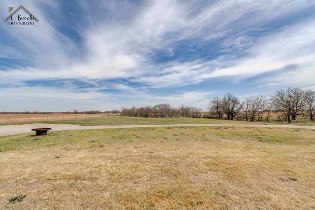 9118 Hall, Iowa Park, TX 76367