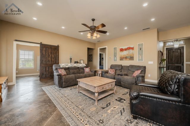 9118 Hall, Iowa Park, TX 76367