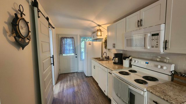 450 Cedar Hill Rd, Celina, TN 38551