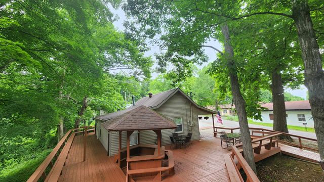 450 Cedar Hill Rd, Celina, TN 38551