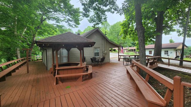 450 Cedar Hill Rd, Celina, TN 38551