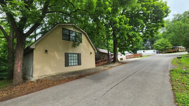 450 Cedar Hill Rd, Celina, TN 38551