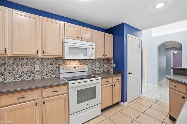 3622 NE 18th PL, Cape Coral, FL 33909