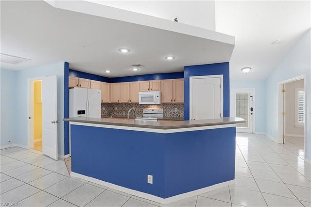 3622 NE 18th PL, Cape Coral, FL 33909