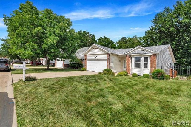 950 Du Pre Circle, St Peters, MO 63376