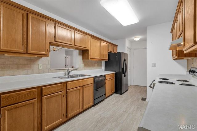 950 Du Pre Circle, St Peters, MO 63376