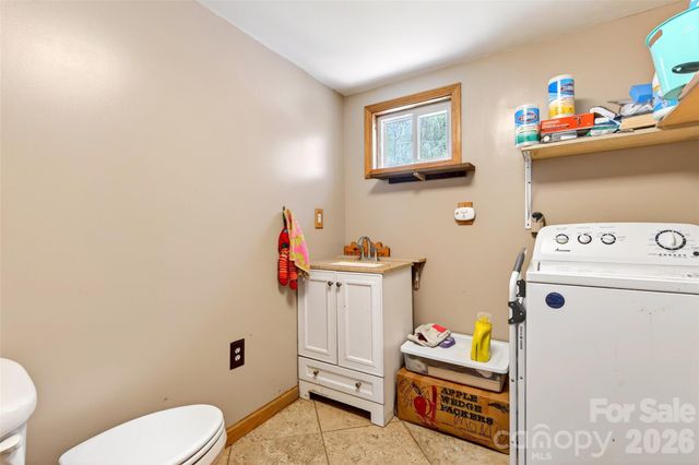 522 Old Us 70 Highway W, Old Fort, NC 28762