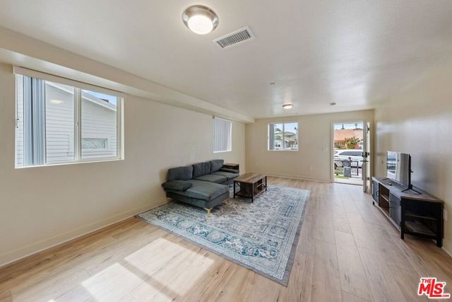 5912 S Flower Street, Los Angeles, CA 90003