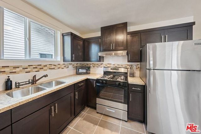 5912 S Flower Street, Los Angeles, CA 90003