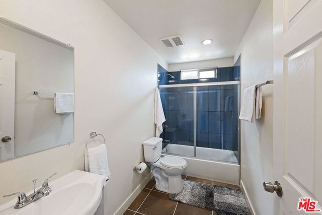 5912 S Flower Street, Los Angeles, CA 90003