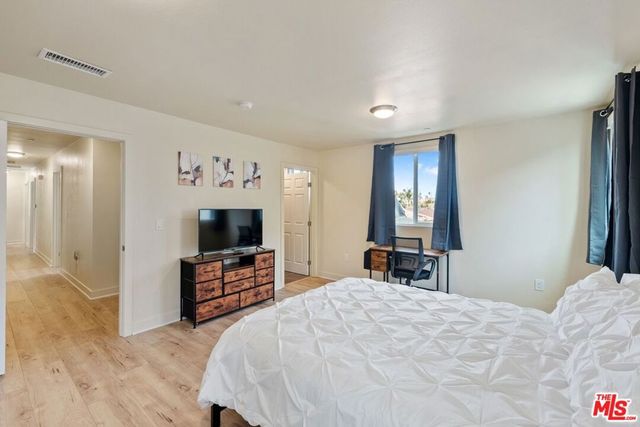 5912 S Flower Street, Los Angeles, CA 90003
