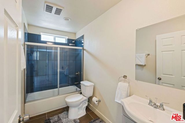 5912 S Flower Street, Los Angeles, CA 90003