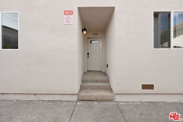 5912 S Flower Street, Los Angeles, CA 90003