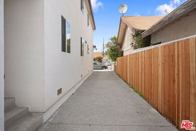 5912 S Flower Street, Los Angeles, CA 90003
