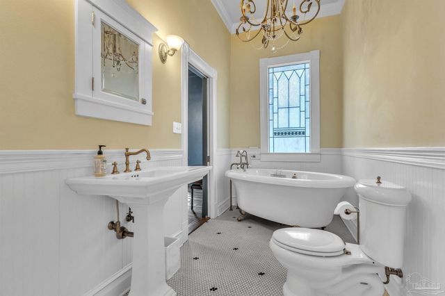 1305 N 15th Ave, Pensacola, FL 32503