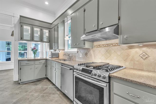 1305 N 15th Ave, Pensacola, FL 32503