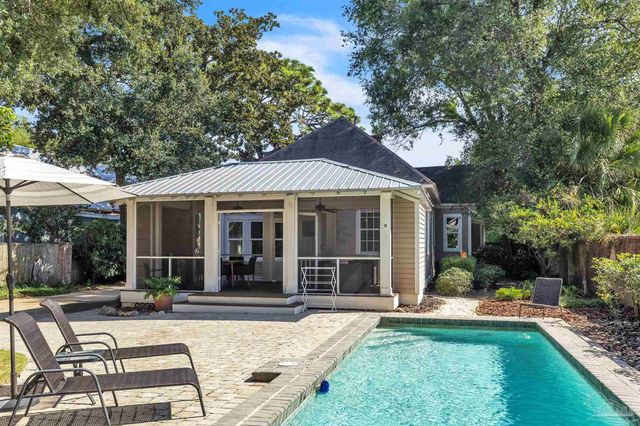 1305 N 15th Ave, Pensacola, FL 32503