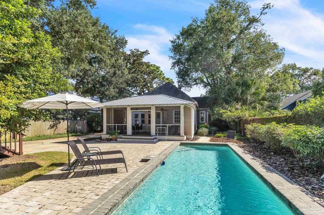 1305 N 15th Ave, Pensacola, FL 32503