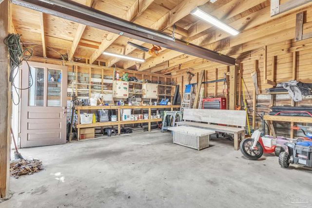 1305 N 15th Ave, Pensacola, FL 32503