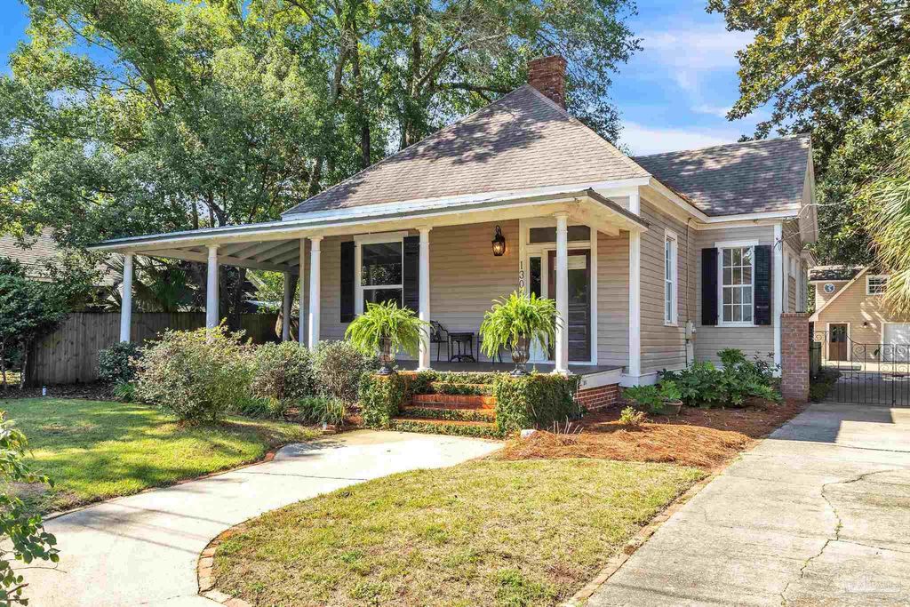 1305 N 15th Ave, Pensacola, FL 32503