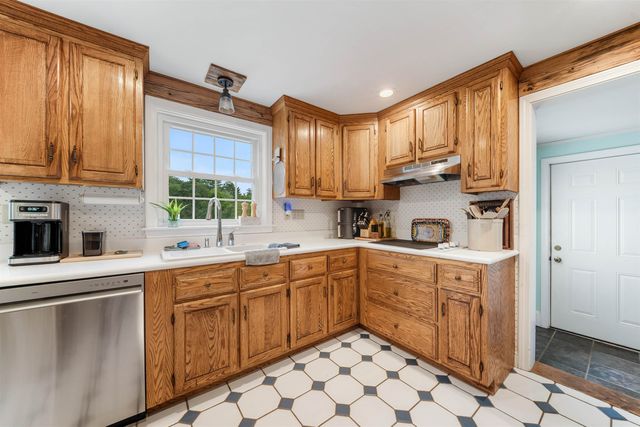 47 Nottingham Road, Raymond, NH 03077