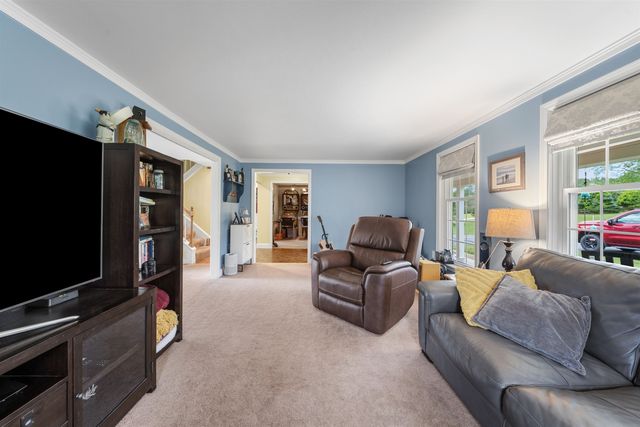 47 Nottingham Road, Raymond, NH 03077