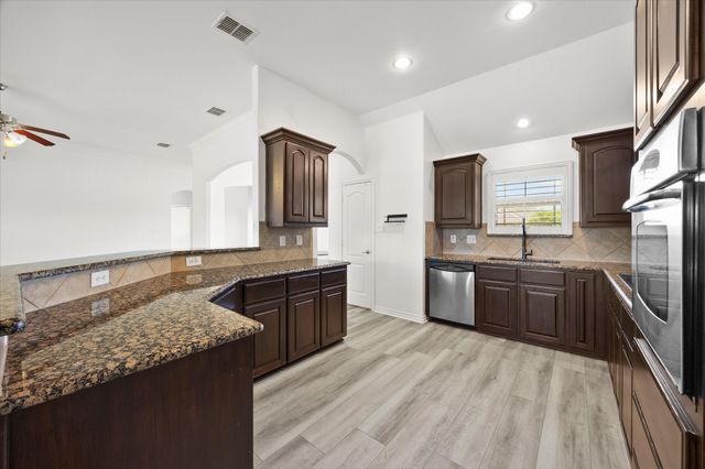 528 Hubbard Circle, Nevada, TX 75173