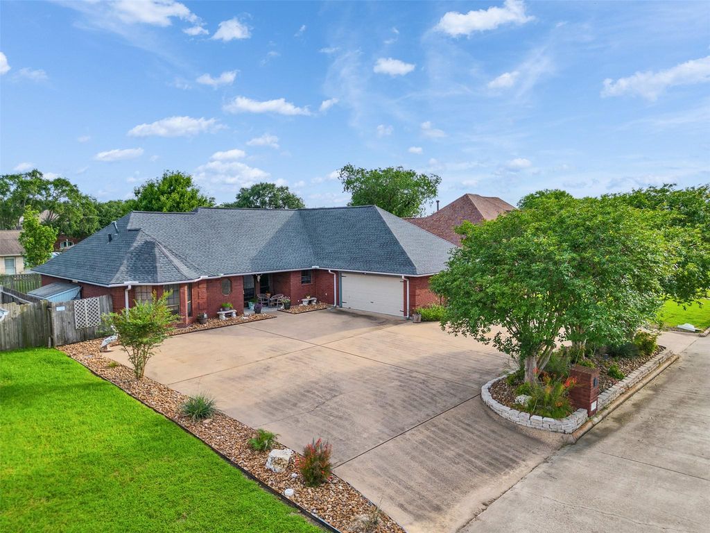 1717 24th Avenue, Texas City, TX 77590