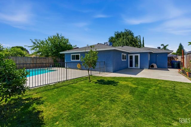 5323 Appletree Lane, Bakersfield, CA 93309