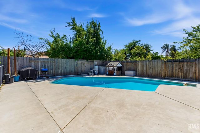 5323 Appletree Lane, Bakersfield, CA 93309