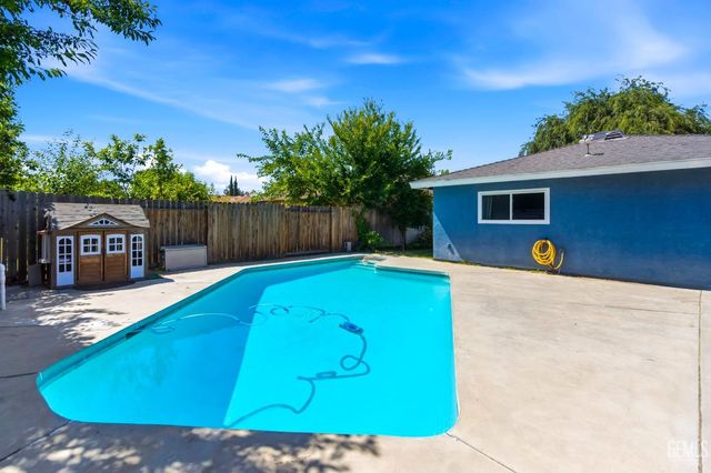 5323 Appletree Lane, Bakersfield, CA 93309