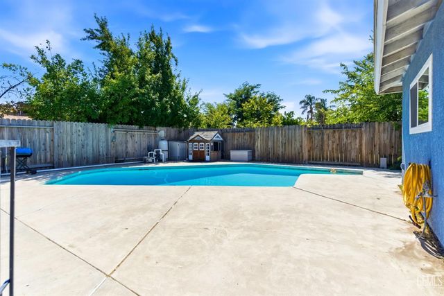 5323 Appletree Lane, Bakersfield, CA 93309