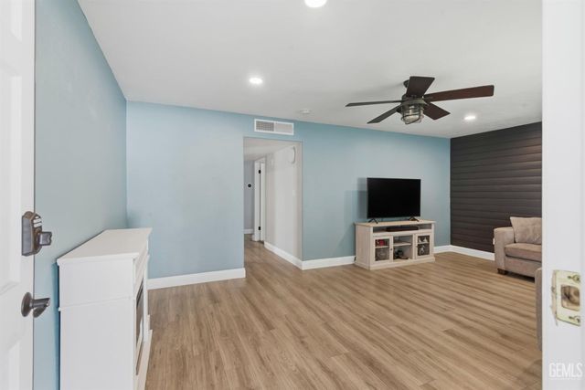 5323 Appletree Lane, Bakersfield, CA 93309