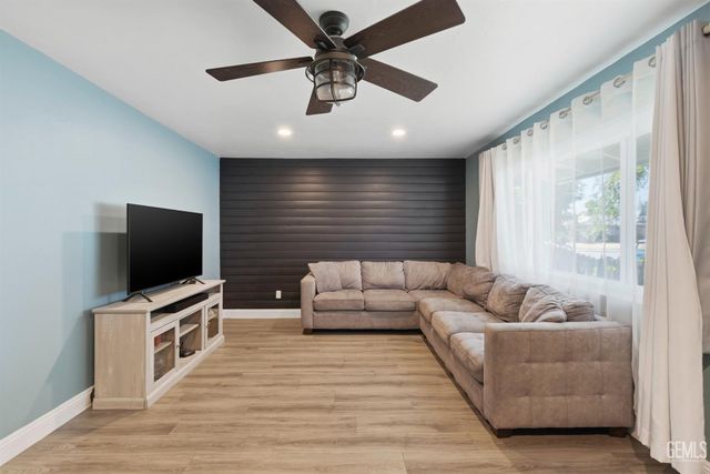 5323 Appletree Lane, Bakersfield, CA 93309