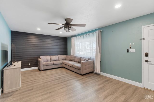 5323 Appletree Lane, Bakersfield, CA 93309