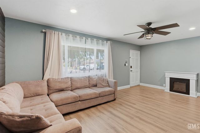 5323 Appletree Lane, Bakersfield, CA 93309