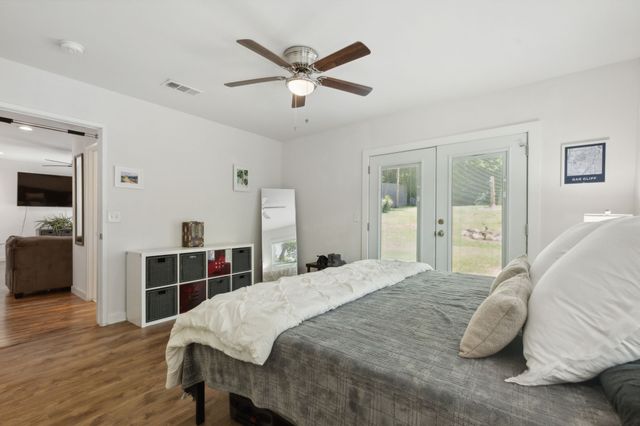 1142 W Clarendon Drive, Dallas, TX 75208