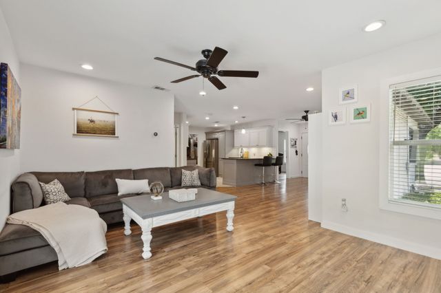 1142 W Clarendon Drive, Dallas, TX 75208