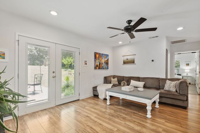 1142 W Clarendon Drive, Dallas, TX 75208