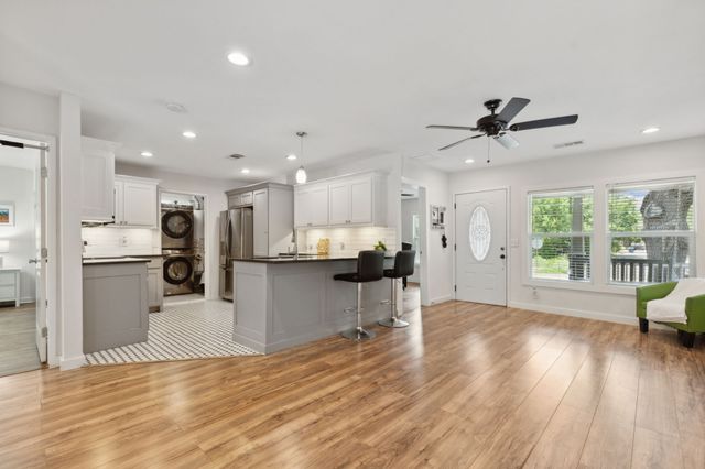 1142 W Clarendon Drive, Dallas, TX 75208