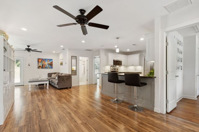 1142 W Clarendon Drive, Dallas, TX 75208