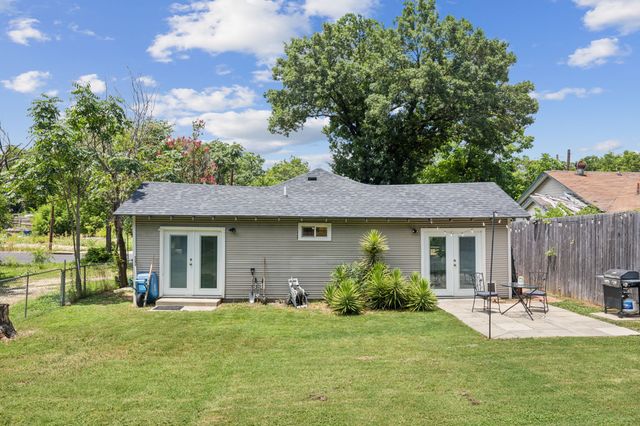 1142 W Clarendon Drive, Dallas, TX 75208